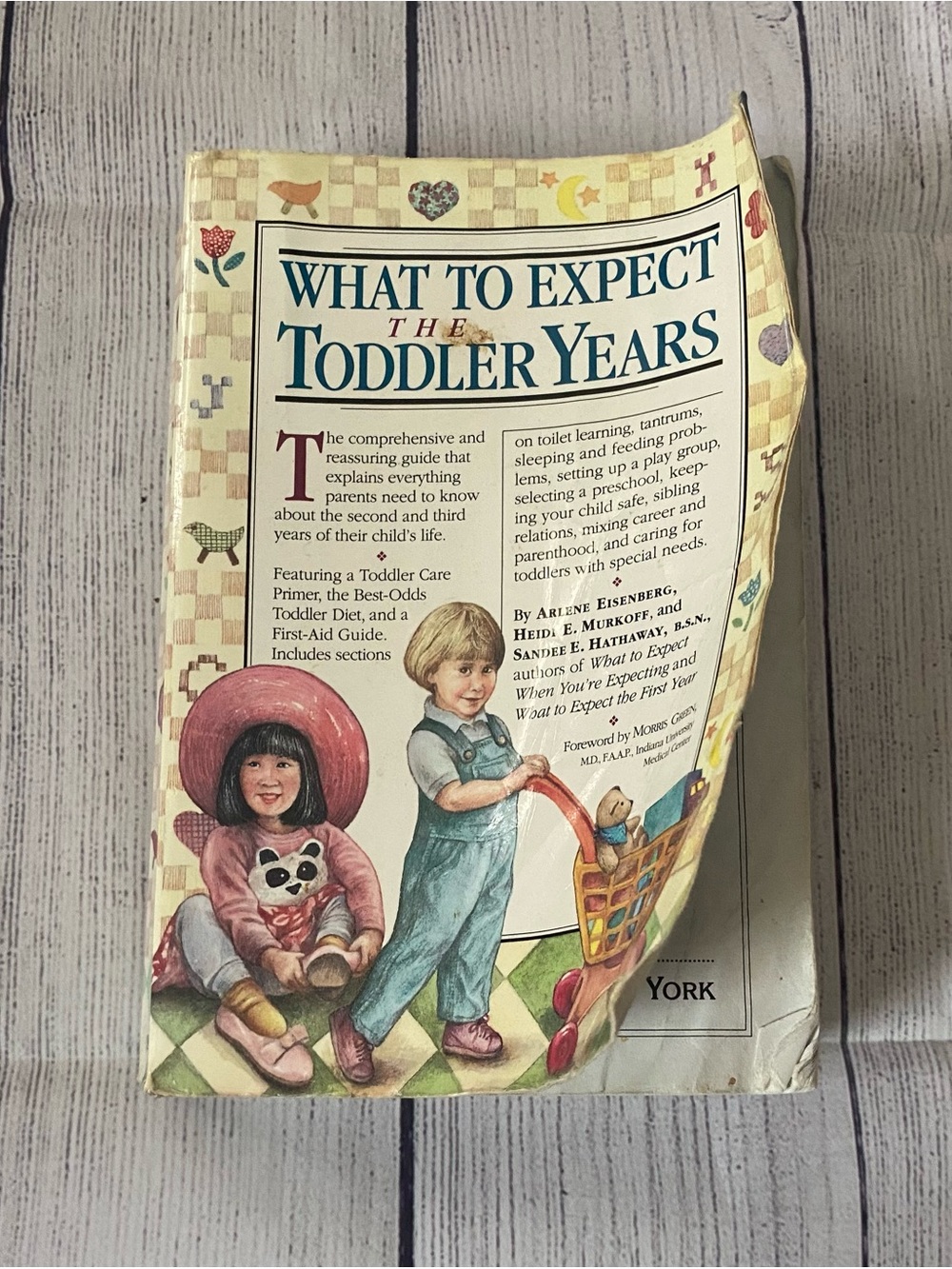 What to Expect: The Toddler Years - Parenting Guide (Beige)